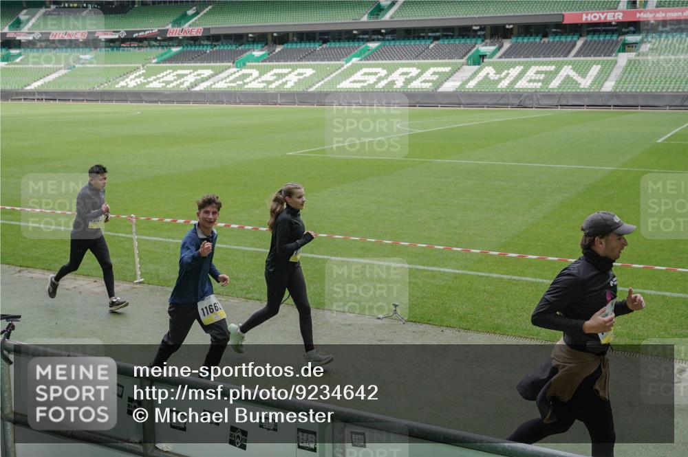 05.10.2025 - 20. swb-Marathon Bremen Michael Burmester http://msf.ph/oto/9234642 05.10.2025 10:32:05 Laufen im Stadion 7193, 8118, 8326, 8333, 8888, 9172, 9176, 9196, 9226, 9256, 9284, 9313, 9415, 9427, 9436, 9439, 9506, 9517, 9581, 9621, 9701, 9776, 9807, 9830, 9834, 9868, 9871, 9903, 9956, 9957, 9985, 10014, 10019, 10020, 10029, 10038, 10057, 10064, 10075, 10128, 10206, 10215, 10222, 10226, 10242, 10262, 10279, 10296, 10310, 10327, 10335, 10369, 10460, 10468, 10616, 10655, 10662, 10668, 10698, 10719, 10743, 10785, 7251, 9004, 9252, 9267, 9287, 9337, 9431, 9457 meine-sportfotos.de