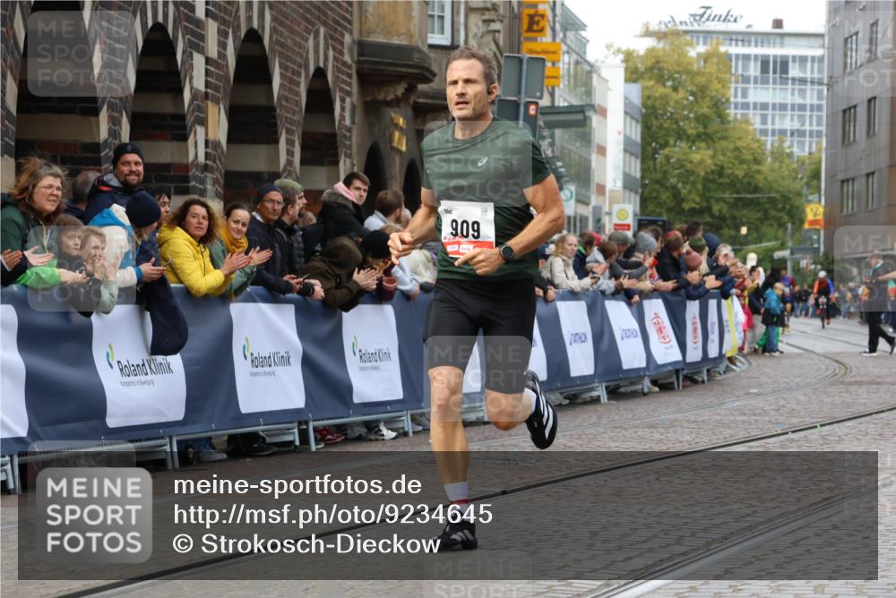05.10.2025 - 20. swb-Marathon Bremen Strokosch-Dieckow http://msf.ph/oto/9234645 05.10.2025 12:37:08 Ziel 909, 953 meine-sportfotos.de