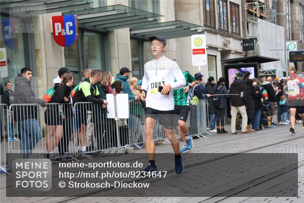 05.10.2025 - 20. swb-Marathon Bremen Strokosch-Dieckow http://msf.ph/oto/9234647 05.10.2025 10:43:42 Ziel 9170, 9614, 9865, 9919, 10044, 10348, 10351, 10649, 10652, 10780, 11256, 11316, 11503, 11645, 11648, 11683, 9170, 9614, 9865, 9919, 10044, 10348, 10351, 10649, 10652, 10780, 11256, 11316, 11503, 11645, 11648, 11683 meine-sportfotos.de