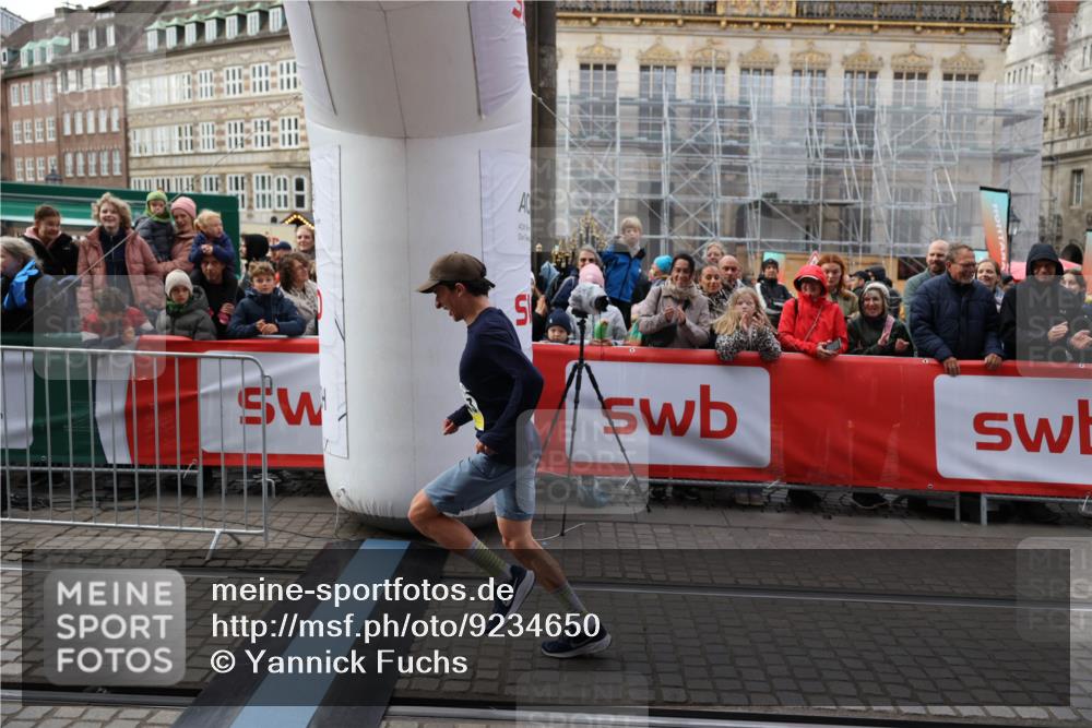 05.10.2025 - 20. swb-Marathon Bremen Yannick Fuchs http://msf.ph/oto/9234650 05.10.2025 10:35:19 Ziel 10476, 11443 meine-sportfotos.de