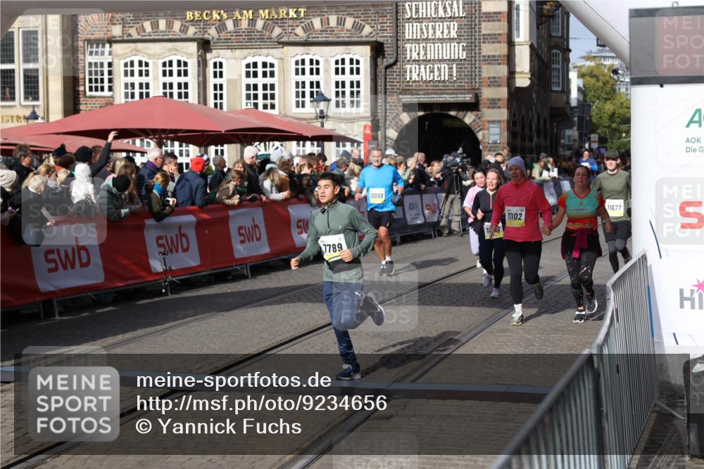 05.10.2025 - 20. swb-Marathon Bremen Yannick Fuchs http://msf.ph/oto/9234656 05.10.2025 11:04:16 Ziel 7123, 7789, 9275, 9398, 10098, 10205, 10551, 10853, 11001, 11077, 11102, 11611, 11685 meine-sportfotos.de