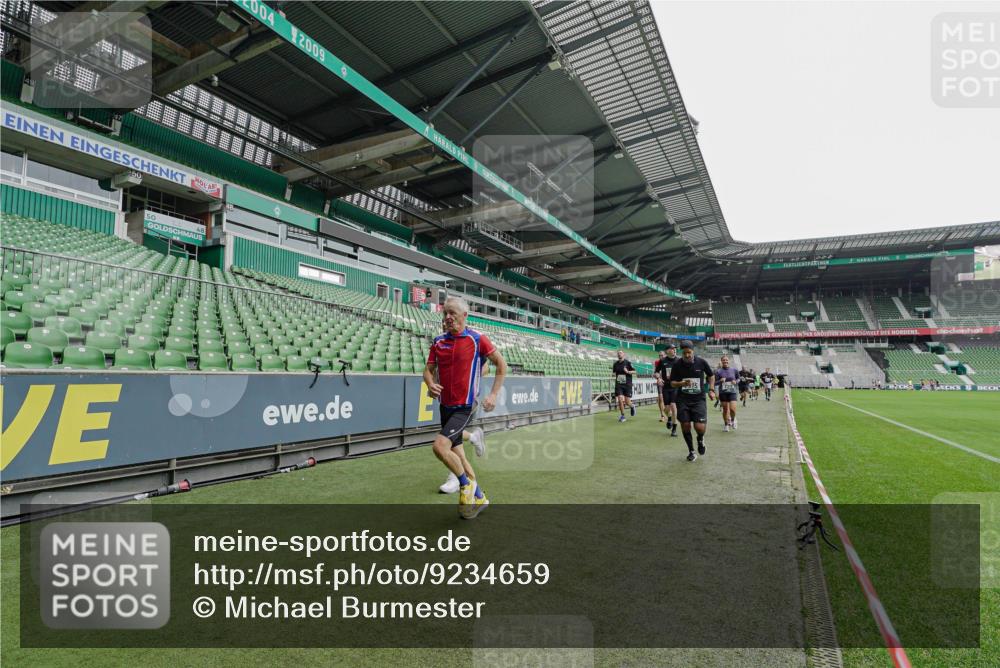 05.10.2025 - 20. swb-Marathon Bremen Michael Burmester http://msf.ph/oto/9234659 05.10.2025 12:58:52 Laufen im Stadion 90, 219, 586, 667, 726, 963, 988, 1229, 1503, 1619, 1716, 1843, 1854, 2496, 2734, 2797, 2821, 2922, 2941, 3141, 3252, 3254, 3373, 3467, 3573, 3602, 3615, 3791, 4095, 4113, 4522, 4709, 4783, 4827, 4909, 4967, 5123, 5214, 5261, 5530, 5584, 5722, 5808, 5878, 5891, 5917, 6007, 6113, 6561, 6624, 6672, 6675, 6676, 6882, 6944, 7038, 7169, 7185, 7311, 7312, 7550, 7813, 7976, 8214, 8247, 8328, 8355, 8379, 8539, 8972, 9024, 9112, 846, 2158, 2648, 2662, 2893, 4389, 4446, 5313 meine-sportfotos.de