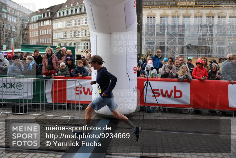 05.10.2025 - 20. swb-Marathon Bremen Yannick Fuchs http://msf.ph/oto/9234669 05.10.2025 10:35:19 Ziel 10476, 11443 meine-sportfotos.de