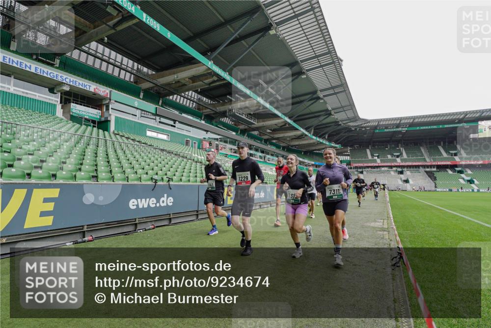 05.10.2025 - 20. swb-Marathon Bremen Michael Burmester http://msf.ph/oto/9234674 05.10.2025 12:58:55 Laufen im Stadion 90, 219, 586, 667, 726, 988, 1229, 1503, 1516, 1619, 1716, 1843, 1854, 2496, 2734, 2797, 2821, 2922, 2941, 3141, 3252, 3254, 3467, 3573, 3602, 3615, 3791, 4095, 4113, 4522, 4709, 4783, 4827, 4909, 4967, 5123, 5214, 5261, 5530, 5584, 5722, 5808, 5878, 5891, 6007, 6030, 6113, 6374, 6561, 6624, 6672, 6675, 6676, 6882, 6944, 7038, 7169, 7185, 7262, 7311, 7312, 7550, 7813, 7976, 8214, 8247, 8355, 8379, 8539, 8972, 9024, 9112, 90, 846, 2158, 2648, 2893, 4389, 4446, 5313 meine-sportfotos.de