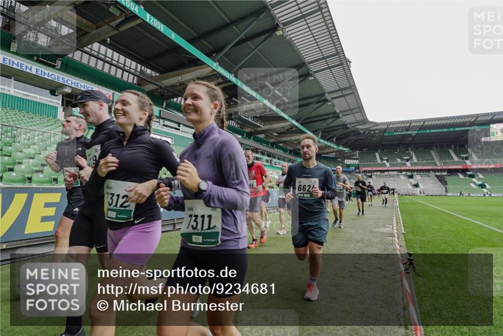 05.10.2025 - 20. swb-Marathon Bremen Michael Burmester http://msf.ph/oto/9234681 05.10.2025 12:58:55 Laufen im Stadion 90, 219, 586, 667, 726, 988, 1229, 1503, 1516, 1619, 1716, 1843, 1854, 2496, 2734, 2797, 2821, 2922, 2941, 3141, 3252, 3254, 3467, 3573, 3602, 3615, 3791, 4095, 4113, 4522, 4709, 4783, 4827, 4909, 4967, 5123, 5214, 5261, 5530, 5584, 5722, 5808, 5878, 5891, 6007, 6030, 6113, 6374, 6561, 6624, 6672, 6675, 6676, 6882, 6944, 7038, 7169, 7185, 7262, 7311, 7312, 7550, 7813, 7976, 8214, 8247, 8355, 8379, 8539, 8972, 9024, 9112, 90, 846, 2158, 2648, 2893, 4389, 4446, 5313 meine-sportfotos.de