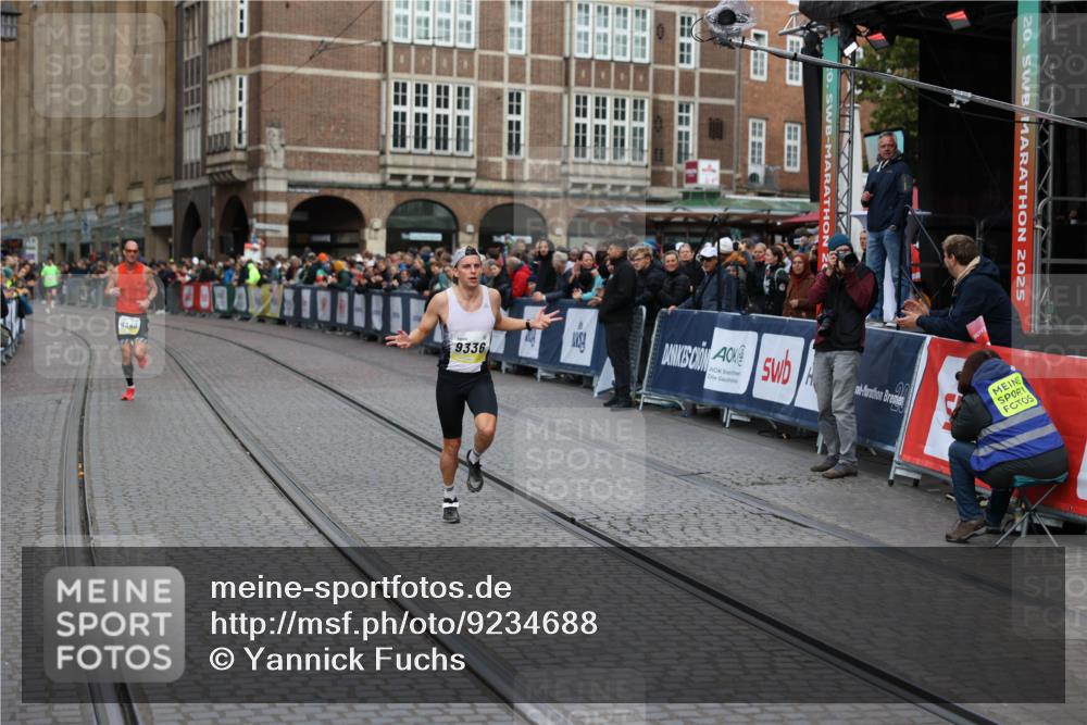 05.10.2025 - 20. swb-Marathon Bremen Yannick Fuchs http://msf.ph/oto/9234688 05.10.2025 10:35:26 Ziel 9336, 11443 meine-sportfotos.de