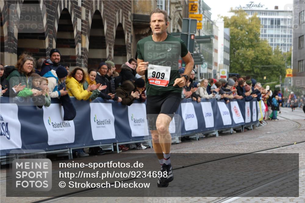 05.10.2025 - 20. swb-Marathon Bremen Strokosch-Dieckow http://msf.ph/oto/9234698 05.10.2025 12:37:08 Ziel 909, 953 meine-sportfotos.de