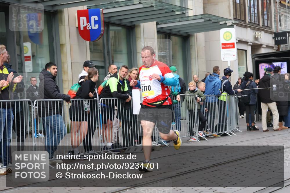 05.10.2025 - 20. swb-Marathon Bremen Strokosch-Dieckow http://msf.ph/oto/9234701 05.10.2025 10:43:44 Ziel 9170, 9614, 9865, 9919, 10044, 10348, 10351, 10649, 10652, 10780, 10816, 11256, 11316, 11503, 11645, 11648, 11683, 9170, 9614, 9865, 9919, 10044, 10348, 10351, 10649, 10652, 10780, 10816, 11256, 11316, 11503, 11645, 11648, 11683 meine-sportfotos.de