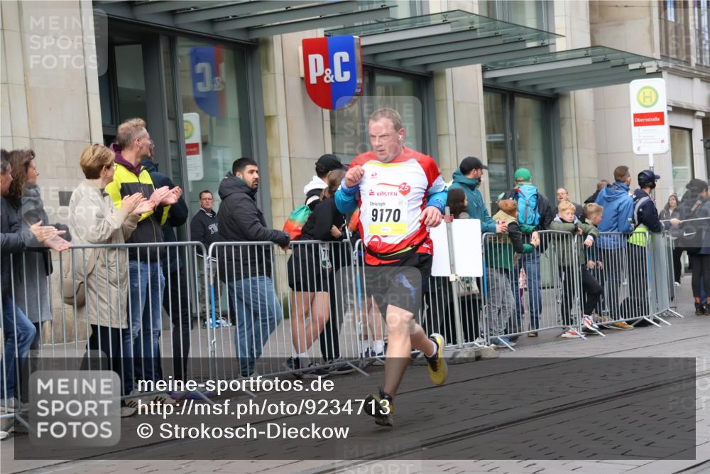 05.10.2025 - 20. swb-Marathon Bremen Strokosch-Dieckow http://msf.ph/oto/9234713 05.10.2025 10:43:44 Ziel 9170, 9614, 9865, 9919, 10044, 10348, 10351, 10649, 10652, 10780, 10816, 11256, 11316, 11503, 11645, 11648, 11683, 9170, 9614, 9865, 9919, 10044, 10348, 10351, 10649, 10652, 10780, 10816, 11256, 11316, 11503, 11645, 11648, 11683 meine-sportfotos.de