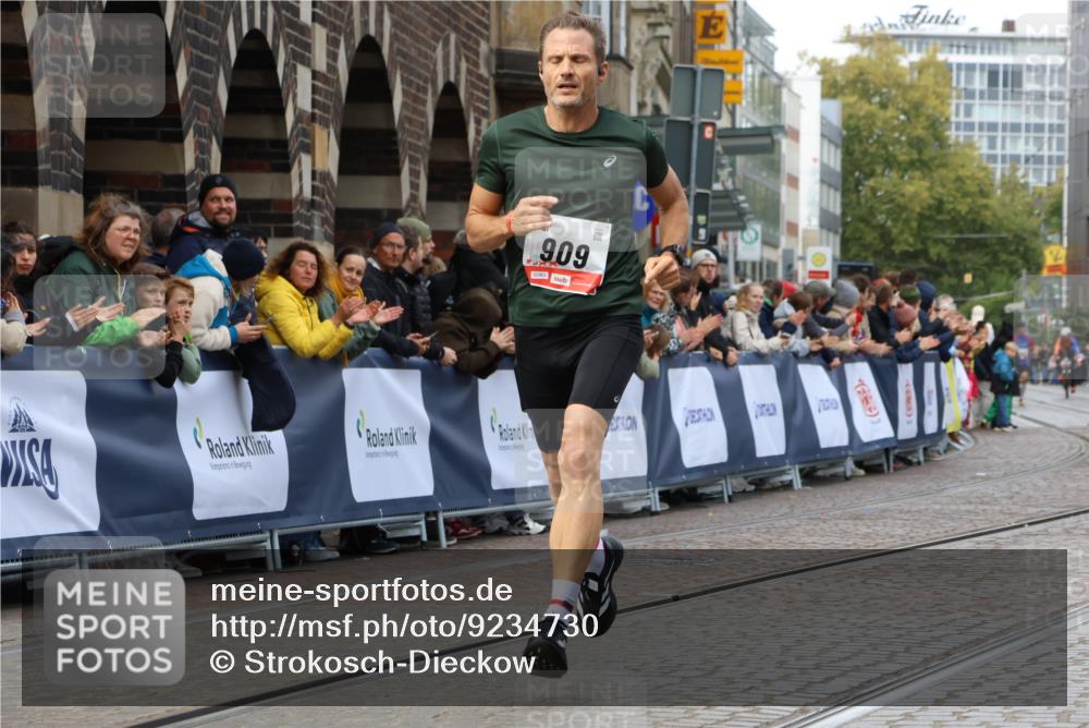 05.10.2025 - 20. swb-Marathon Bremen Strokosch-Dieckow http://msf.ph/oto/9234730 05.10.2025 12:37:08 Ziel 909, 953 meine-sportfotos.de