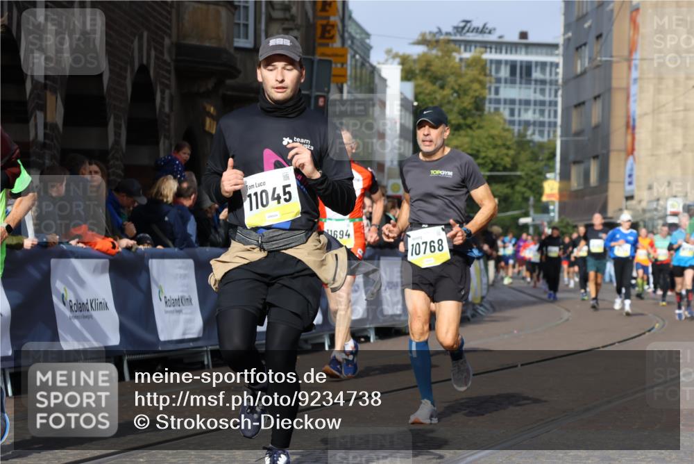 05.10.2025 - 20. swb-Marathon Bremen Strokosch-Dieckow http://msf.ph/oto/9234738 05.10.2025 10:54:34 Ziel 9367, 10174, 10178, 10296, 10768, 11045, 11089, 11321, 11694 meine-sportfotos.de