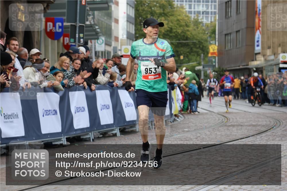 05.10.2025 - 20. swb-Marathon Bremen Strokosch-Dieckow http://msf.ph/oto/9234756 05.10.2025 12:37:15 Ziel 953 meine-sportfotos.de