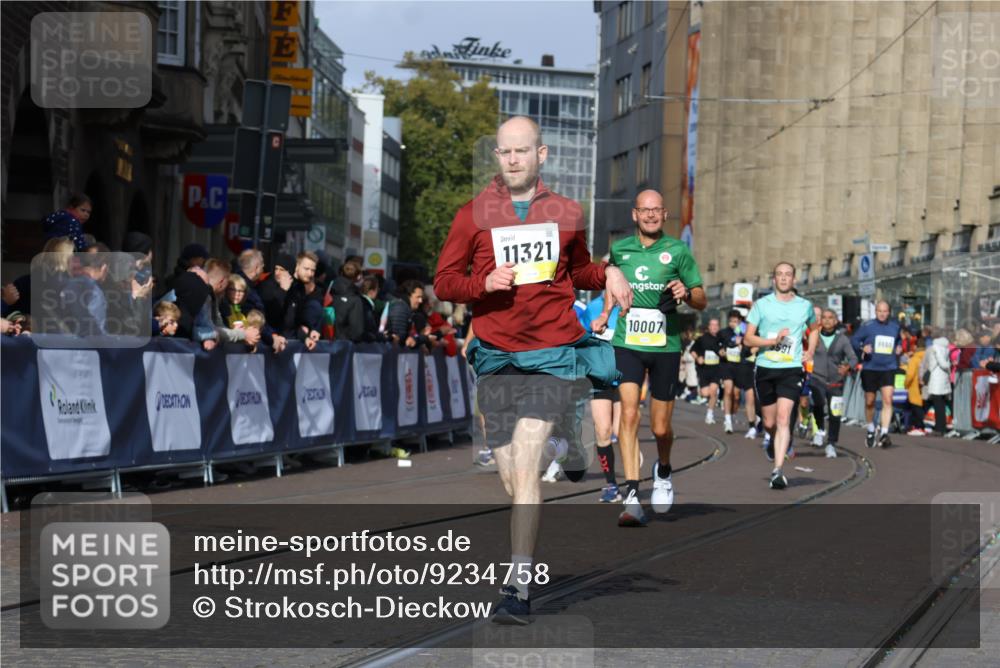 05.10.2025 - 20. swb-Marathon Bremen Strokosch-Dieckow http://msf.ph/oto/9234758 05.10.2025 10:54:40 Ziel 8326, 9282, 9295, 9591, 9754, 9776, 10007, 10174, 11321, 11694 meine-sportfotos.de