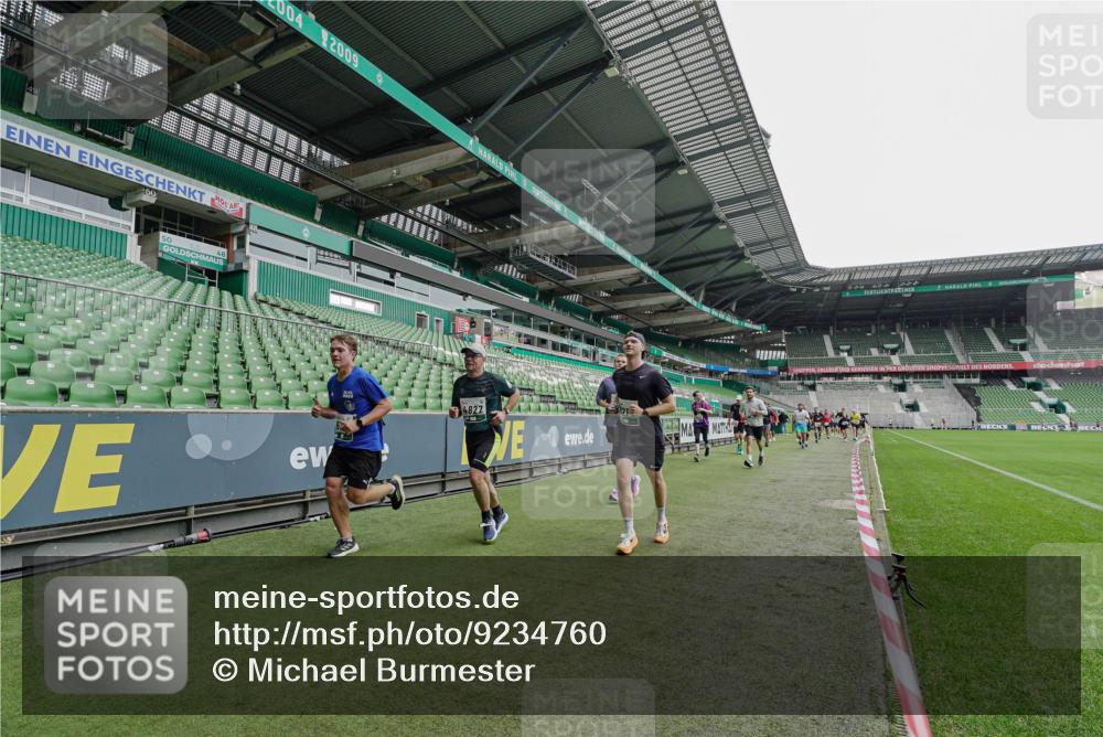 05.10.2025 - 20. swb-Marathon Bremen Michael Burmester http://msf.ph/oto/9234760 05.10.2025 12:59:06 Laufen im Stadion 27, 219, 586, 667, 726, 807, 988, 1043, 1229, 1503, 1516, 1598, 1619, 1711, 1716, 1843, 1854, 2496, 2663, 2797, 2922, 2941, 3141, 3252, 3254, 3467, 3615, 3747, 3791, 3888, 4095, 4113, 4395, 4486, 4522, 4783, 4827, 4909, 4967, 5123, 5261, 5510, 5530, 5584, 5722, 5808, 5878, 5891, 6007, 6030, 6113, 6374, 6561, 6624, 6672, 6882, 6944, 7038, 7169, 7185, 7201, 7262, 7311, 7312, 7511, 7550, 7929, 8097, 8214, 8247, 8355, 8485, 8539, 8972, 9024, 10526, 90, 846, 2158, 4389, 4446 meine-sportfotos.de