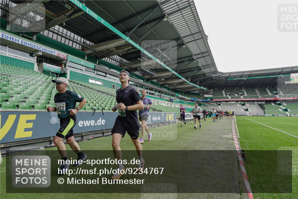 05.10.2025 - 20. swb-Marathon Bremen Michael Burmester http://msf.ph/oto/9234767 05.10.2025 12:59:07 Laufen im Stadion 27, 219, 586, 667, 726, 807, 988, 1043, 1229, 1503, 1516, 1598, 1619, 1711, 1716, 1843, 1854, 2496, 2663, 2797, 2922, 2941, 2945, 3141, 3252, 3254, 3467, 3615, 3747, 3791, 3888, 4095, 4113, 4395, 4486, 4522, 4783, 4827, 4909, 4967, 5123, 5261, 5510, 5530, 5584, 5722, 5808, 5878, 5891, 6007, 6030, 6113, 6374, 6561, 6624, 6672, 6882, 6944, 7038, 7169, 7185, 7201, 7262, 7311, 7312, 7467, 7511, 7550, 7929, 8097, 8214, 8247, 8355, 8485, 8539, 8972, 9024, 10526, 90, 846, 2158, 4446 meine-sportfotos.de