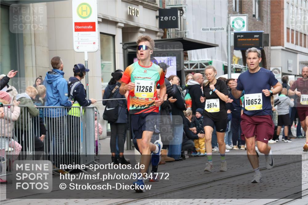 05.10.2025 - 20. swb-Marathon Bremen Strokosch-Dieckow http://msf.ph/oto/9234772 05.10.2025 10:43:48 Ziel 9614, 9865, 9919, 10044, 10348, 10351, 10649, 10652, 10780, 10816, 11256, 11316, 11503, 11645, 11648, 11659, 11683, 9614, 9865, 9919, 10044, 10348, 10351, 10649, 10652, 10780, 10816, 11256, 11316, 11503, 11645, 11648, 11659, 11683 meine-sportfotos.de