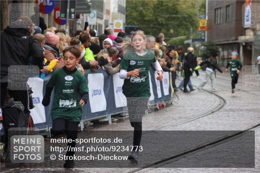 05.10.2025 - 20. swb-Marathon Bremen Strokosch-Dieckow http://msf.ph/oto/9234773 05.10.2025 15:19:05 Ziel  meine-sportfotos.de