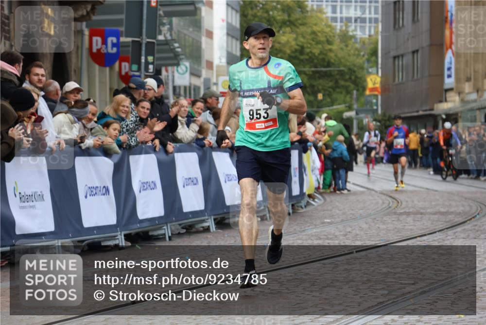 05.10.2025 - 20. swb-Marathon Bremen Strokosch-Dieckow http://msf.ph/oto/9234785 05.10.2025 12:37:15 Ziel 953 meine-sportfotos.de