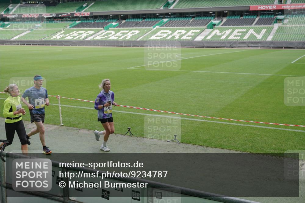 05.10.2025 - 20. swb-Marathon Bremen Michael Burmester http://msf.ph/oto/9234787 05.10.2025 10:32:10 Laufen im Stadion 7193, 8118, 8326, 8333, 8888, 9176, 9226, 9238, 9256, 9268, 9284, 9313, 9415, 9427, 9436, 9439, 9456, 9506, 9514, 9517, 9581, 9621, 9701, 9776, 9807, 9830, 9834, 9868, 9871, 9903, 9956, 9957, 9985, 10014, 10019, 10020, 10029, 10038, 10057, 10064, 10075, 10128, 10206, 10215, 10226, 10242, 10262, 10296, 10310, 10327, 10335, 10369, 10385, 10416, 10460, 10468, 10616, 10655, 10662, 10698, 10719, 10785, 7251, 9004, 9172, 9196, 9252, 9267, 9287, 9337, 9431, 9457, 10222 meine-sportfotos.de