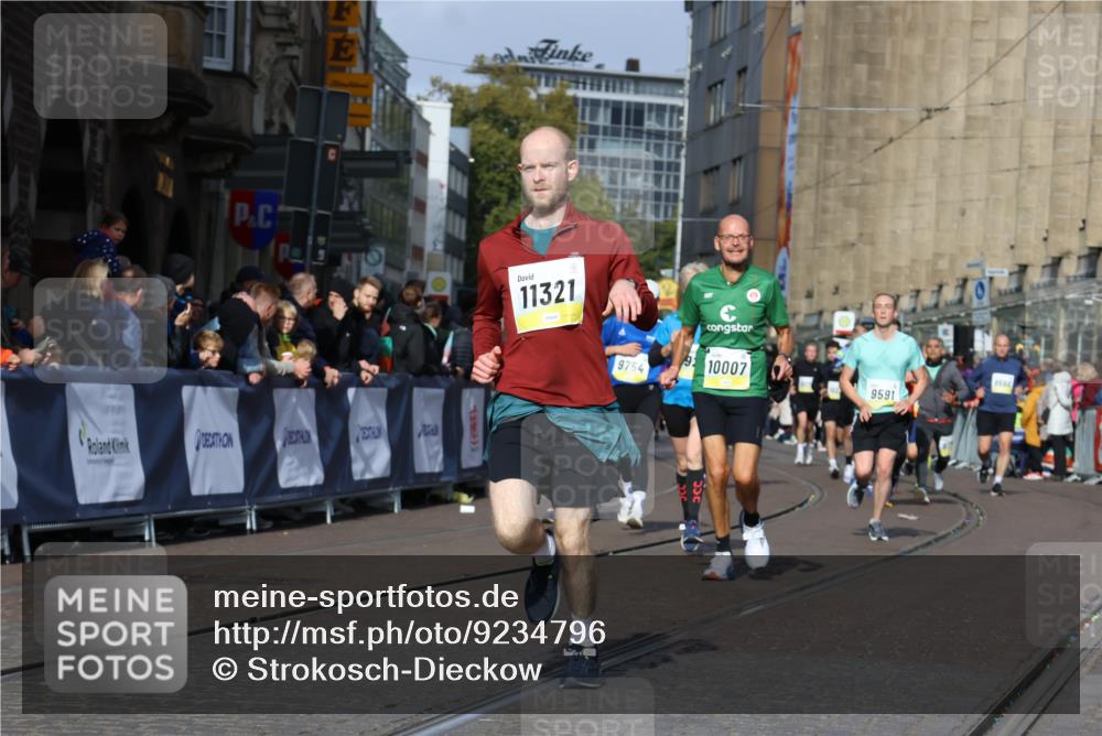 05.10.2025 - 20. swb-Marathon Bremen Strokosch-Dieckow http://msf.ph/oto/9234796 05.10.2025 10:54:40 Ziel 8326, 9282, 9295, 9591, 9754, 9776, 10007, 10174, 11321, 11694 meine-sportfotos.de