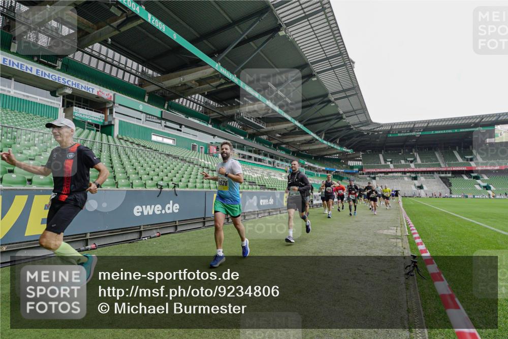 05.10.2025 - 20. swb-Marathon Bremen Michael Burmester http://msf.ph/oto/9234806 05.10.2025 12:59:12 Laufen im Stadion 27, 219, 226, 586, 667, 807, 988, 1043, 1229, 1503, 1516, 1598, 1619, 1711, 1843, 1854, 2496, 2663, 2797, 2922, 2941, 2945, 3086, 3087, 3141, 3252, 3254, 3467, 3615, 3747, 3791, 3888, 4095, 4113, 4380, 4395, 4486, 4522, 4783, 4827, 4909, 4967, 5123, 5261, 5510, 5530, 5584, 5722, 5808, 5878, 5891, 6007, 6030, 6113, 6374, 6561, 6624, 6672, 6882, 7169, 7185, 7201, 7262, 7311, 7312, 7398, 7467, 7511, 7550, 7906, 7929, 8097, 8214, 8247, 8355, 8485, 8539, 9024, 9072, 10526, 90, 726 meine-sportfotos.de