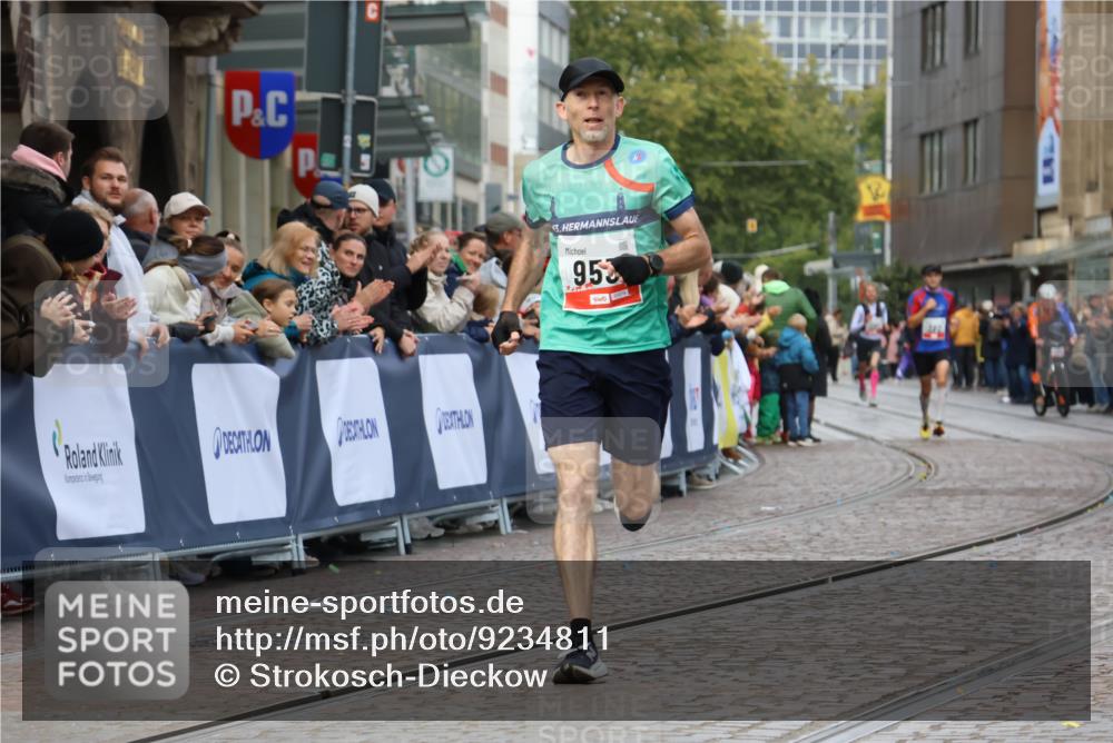 05.10.2025 - 20. swb-Marathon Bremen Strokosch-Dieckow http://msf.ph/oto/9234811 05.10.2025 12:37:15 Ziel 953 meine-sportfotos.de