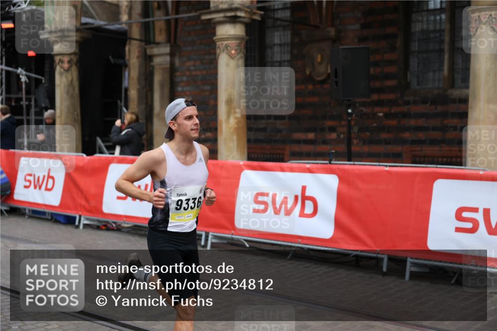 05.10.2025 - 20. swb-Marathon Bremen Yannick Fuchs http://msf.ph/oto/9234812 05.10.2025 10:35:28 Ziel 9336 meine-sportfotos.de
