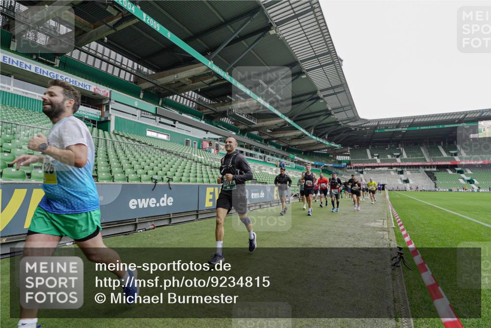 05.10.2025 - 20. swb-Marathon Bremen Michael Burmester http://msf.ph/oto/9234815 05.10.2025 12:59:13 Laufen im Stadion 27, 99, 219, 226, 586, 667, 807, 1043, 1229, 1503, 1516, 1598, 1619, 1711, 1843, 1854, 2496, 2663, 2797, 2922, 2941, 2945, 3086, 3087, 3141, 3252, 3254, 3467, 3615, 3747, 3791, 3888, 4095, 4113, 4380, 4395, 4486, 4522, 4783, 4827, 4909, 4967, 5123, 5261, 5510, 5530, 5584, 5722, 5808, 5878, 5891, 6007, 6030, 6113, 6374, 6561, 6624, 6672, 6882, 7169, 7185, 7201, 7262, 7311, 7312, 7398, 7467, 7511, 7550, 7906, 7929, 8097, 8214, 8247, 8355, 8485, 8539, 9024, 9072, 10526, 90, 726 meine-sportfotos.de
