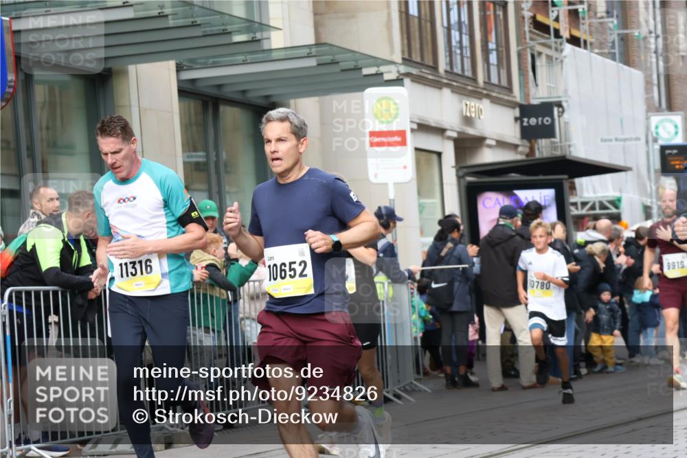 05.10.2025 - 20. swb-Marathon Bremen Strokosch-Dieckow http://msf.ph/oto/9234826 05.10.2025 10:43:50 Ziel 9614, 9865, 9919, 10044, 10348, 10351, 10649, 10652, 10780, 10816, 11256, 11316, 11503, 11645, 11648, 11659, 9614, 9865, 9919, 10044, 10348, 10351, 10649, 10652, 10780, 10816, 11256, 11316, 11503, 11645, 11648, 11659 meine-sportfotos.de