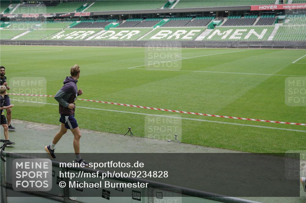 05.10.2025 - 20. swb-Marathon Bremen Michael Burmester http://msf.ph/oto/9234828 05.10.2025 10:32:12 Laufen im Stadion 7193, 8118, 8326, 8333, 8888, 9176, 9226, 9238, 9256, 9268, 9284, 9313, 9415, 9427, 9436, 9439, 9456, 9506, 9514, 9517, 9581, 9621, 9701, 9776, 9807, 9830, 9834, 9868, 9871, 9903, 9956, 9957, 9985, 10014, 10019, 10020, 10029, 10038, 10057, 10064, 10075, 10128, 10206, 10215, 10226, 10242, 10262, 10296, 10310, 10327, 10335, 10369, 10385, 10388, 10416, 10460, 10468, 10616, 10662, 10698, 10719, 10785, 7251, 9004, 9172, 9196, 9252, 9287, 9337, 9431, 9457, 9506, 10222 meine-sportfotos.de