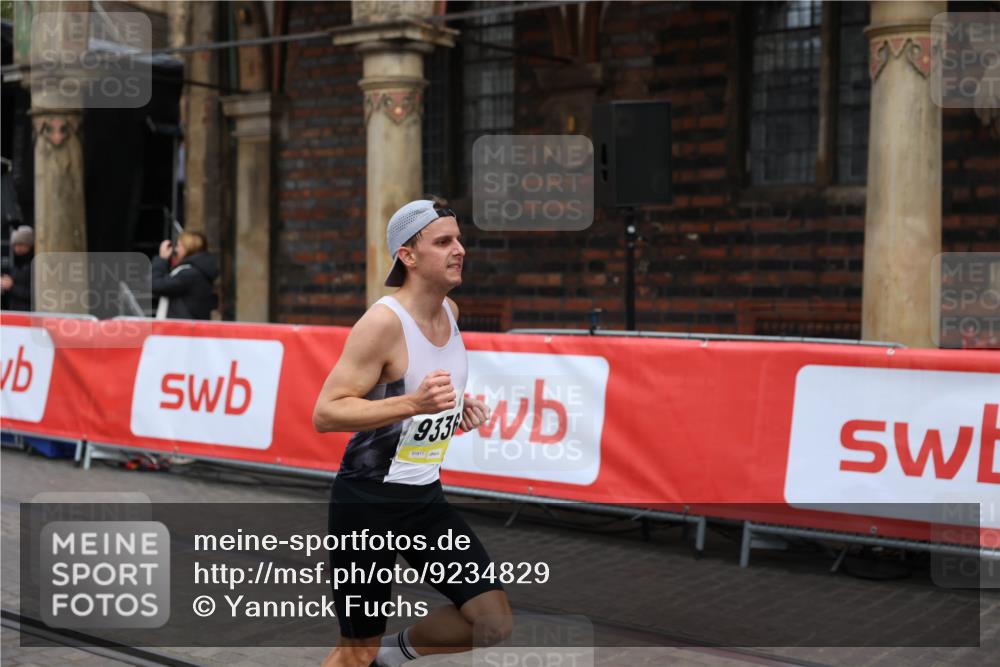 05.10.2025 - 20. swb-Marathon Bremen Yannick Fuchs http://msf.ph/oto/9234829 05.10.2025 10:35:28 Ziel 9336 meine-sportfotos.de