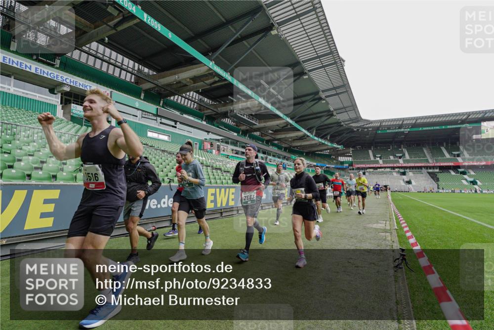 05.10.2025 - 20. swb-Marathon Bremen Michael Burmester http://msf.ph/oto/9234833 05.10.2025 12:59:16 Laufen im Stadion 27, 99, 219, 226, 586, 667, 807, 1043, 1229, 1516, 1598, 1619, 1711, 1843, 1854, 2496, 2663, 2797, 2941, 2945, 3086, 3087, 3141, 3252, 3615, 3747, 3791, 3888, 4095, 4113, 4380, 4395, 4486, 4522, 4783, 4827, 4909, 4967, 5123, 5510, 5530, 5584, 5722, 5808, 5878, 5891, 6007, 6030, 6113, 6374, 6561, 6624, 6672, 6882, 7169, 7185, 7201, 7262, 7311, 7312, 7398, 7421, 7467, 7511, 7550, 7906, 7929, 8097, 8214, 8247, 8355, 8372, 8485, 8539, 8981, 9024, 9072, 10526, 726 meine-sportfotos.de