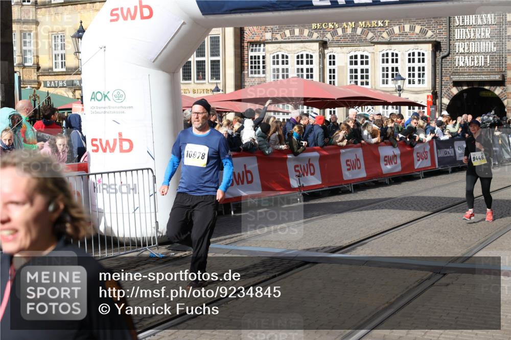 05.10.2025 - 20. swb-Marathon Bremen Yannick Fuchs http://msf.ph/oto/9234845 05.10.2025 11:04:22 Ziel 7789, 9448, 10098, 10853, 11001, 11077, 11102, 11685 meine-sportfotos.de