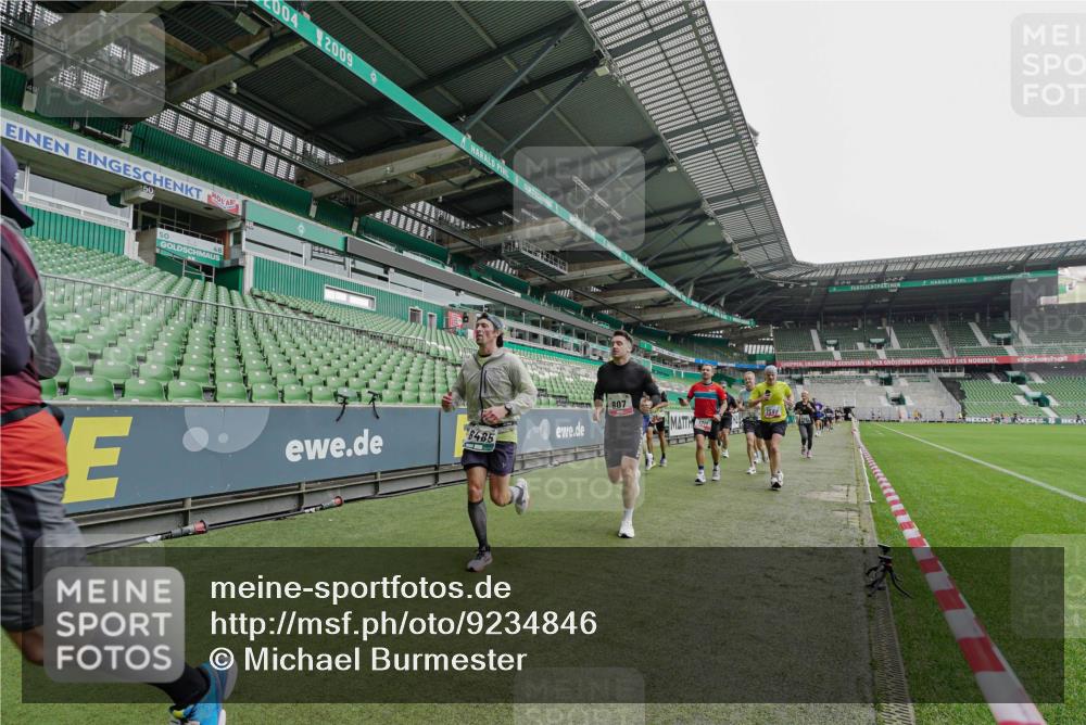 05.10.2025 - 20. swb-Marathon Bremen Michael Burmester http://msf.ph/oto/9234846 05.10.2025 12:59:17 Laufen im Stadion 27, 99, 219, 226, 586, 667, 807, 1043, 1229, 1516, 1598, 1619, 1711, 1843, 1854, 2496, 2663, 2797, 2941, 2945, 3086, 3087, 3141, 3252, 3615, 3747, 3791, 3888, 4095, 4113, 4380, 4395, 4486, 4522, 4536, 4783, 4827, 4909, 4967, 5123, 5510, 5530, 5584, 5722, 5808, 5878, 5891, 6007, 6030, 6113, 6374, 6561, 6624, 6672, 6882, 7169, 7185, 7201, 7262, 7311, 7312, 7398, 7421, 7467, 7511, 7550, 7906, 7929, 8097, 8214, 8247, 8355, 8372, 8485, 8539, 8981, 9024, 9072, 10526, 726 meine-sportfotos.de