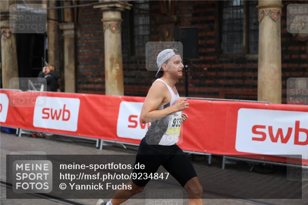 05.10.2025 - 20. swb-Marathon Bremen Yannick Fuchs http://msf.ph/oto/9234847 05.10.2025 10:35:29 Ziel 9336 meine-sportfotos.de