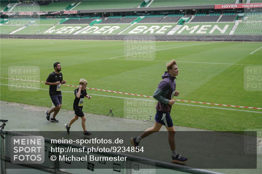 05.10.2025 - 20. swb-Marathon Bremen Michael Burmester http://msf.ph/oto/9234854 05.10.2025 10:32:13 Laufen im Stadion 7193, 8118, 8326, 8333, 8888, 9176, 9226, 9238, 9256, 9268, 9284, 9313, 9415, 9427, 9436, 9439, 9456, 9514, 9517, 9581, 9621, 9701, 9776, 9807, 9830, 9834, 9868, 9871, 9903, 9956, 9957, 9985, 10014, 10019, 10020, 10029, 10038, 10057, 10064, 10075, 10128, 10206, 10215, 10226, 10242, 10262, 10296, 10310, 10327, 10335, 10369, 10385, 10388, 10416, 10460, 10468, 10616, 10662, 10719, 10785, 7251, 9004, 9172, 9196, 9252, 9287, 9337, 9431, 9457, 9506, 10222 meine-sportfotos.de