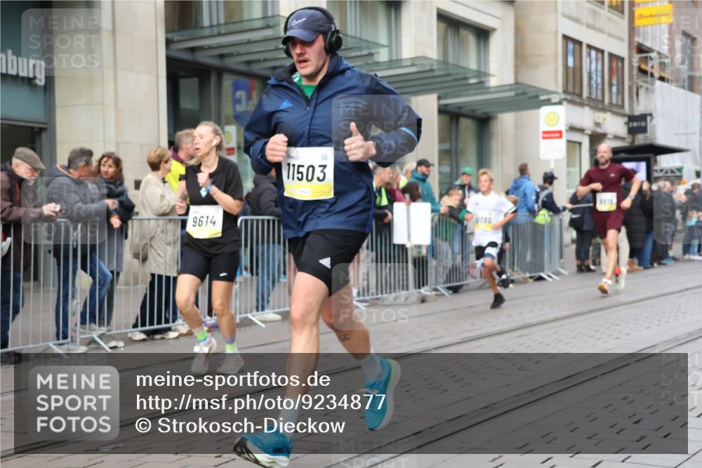 05.10.2025 - 20. swb-Marathon Bremen Strokosch-Dieckow http://msf.ph/oto/9234877 05.10.2025 10:43:51 Ziel 9614, 9919, 10044, 10348, 10351, 10649, 10652, 10666, 10780, 10816, 11316, 11503, 11645, 11648, 11659, 9614, 9919, 10044, 10348, 10351, 10649, 10652, 10666, 10780, 10816, 11316, 11503, 11645, 11648, 11659 meine-sportfotos.de