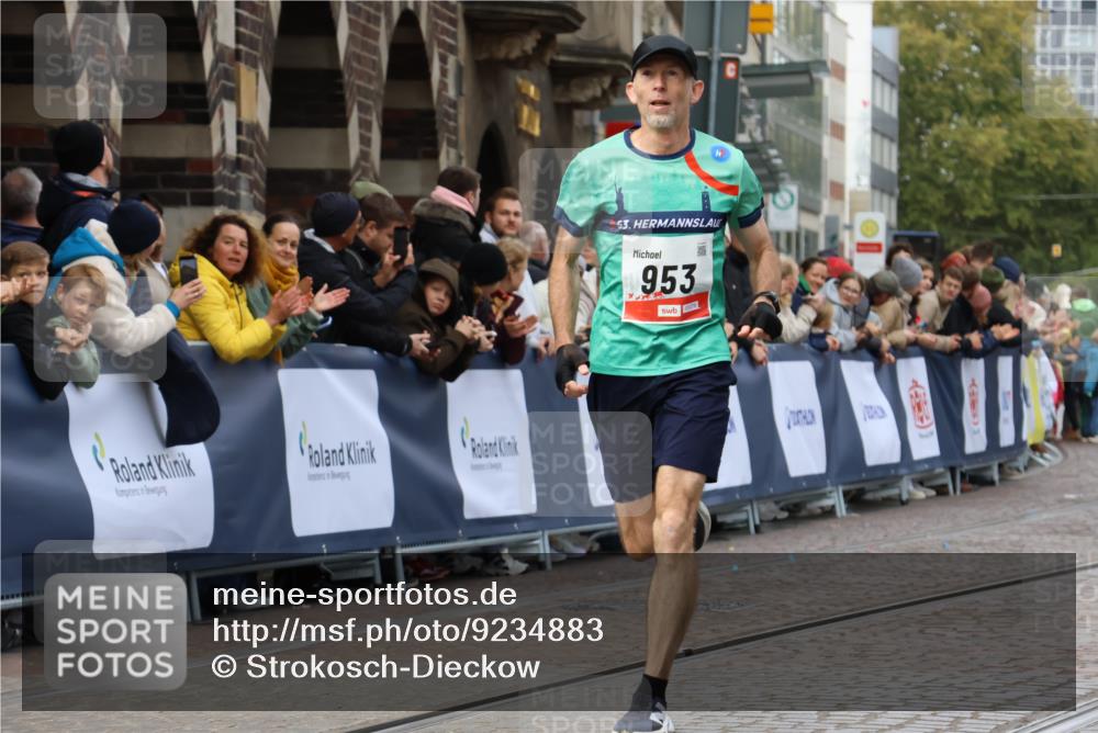 05.10.2025 - 20. swb-Marathon Bremen Strokosch-Dieckow http://msf.ph/oto/9234883 05.10.2025 12:37:16 Ziel 953 meine-sportfotos.de