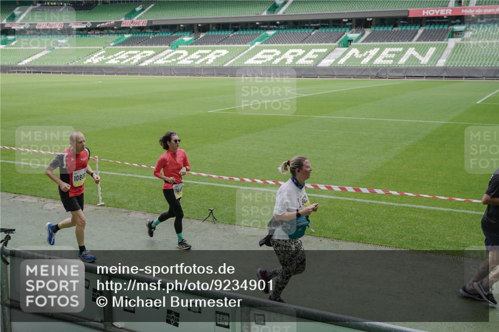 05.10.2025 - 20. swb-Marathon Bremen Michael Burmester http://msf.ph/oto/9234901 05.10.2025 10:32:15 Laufen im Stadion 7165, 7193, 8118, 8326, 8333, 8888, 9176, 9226, 9238, 9256, 9268, 9284, 9313, 9415, 9427, 9436, 9439, 9456, 9514, 9517, 9581, 9621, 9701, 9776, 9807, 9830, 9834, 9868, 9871, 9903, 9956, 9957, 9985, 10014, 10019, 10020, 10029, 10038, 10057, 10064, 10075, 10128, 10206, 10215, 10226, 10242, 10262, 10296, 10310, 10327, 10335, 10369, 10385, 10388, 10416, 10460, 10468, 10487, 10616, 10662, 10719, 10785, 7251, 9004, 9172, 9196, 9252, 9287, 9337, 9431, 9457, 9506, 9903, 10222 meine-sportfotos.de