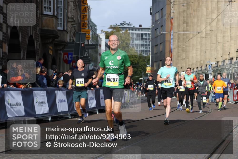 05.10.2025 - 20. swb-Marathon Bremen Strokosch-Dieckow http://msf.ph/oto/9234903 05.10.2025 10:54:42 Ziel 8326, 9282, 9295, 9436, 9591, 9754, 9776, 10007, 10174, 10487, 10770, 11163, 11276, 11321 meine-sportfotos.de