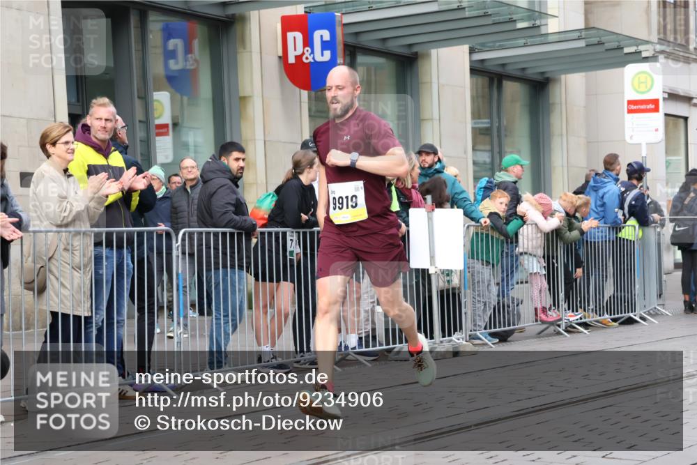 05.10.2025 - 20. swb-Marathon Bremen Strokosch-Dieckow http://msf.ph/oto/9234906 05.10.2025 10:43:53 Ziel 9361, 9614, 9919, 10044, 10348, 10351, 10649, 10652, 10666, 10780, 10816, 11316, 11503, 11645, 11648, 11659, 9361, 9614, 9919, 10044, 10348, 10351, 10649, 10652, 10666, 10780, 10816, 11316, 11503, 11645, 11648, 11659 meine-sportfotos.de