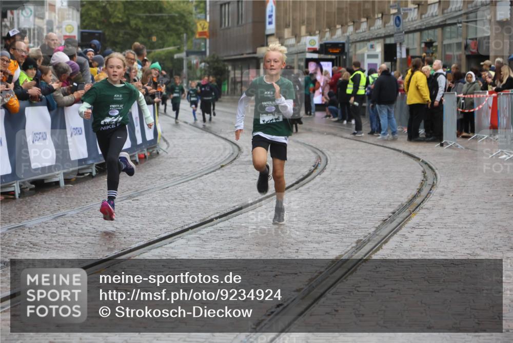 05.10.2025 - 20. swb-Marathon Bremen Strokosch-Dieckow http://msf.ph/oto/9234924 05.10.2025 15:19:21 Ziel  meine-sportfotos.de