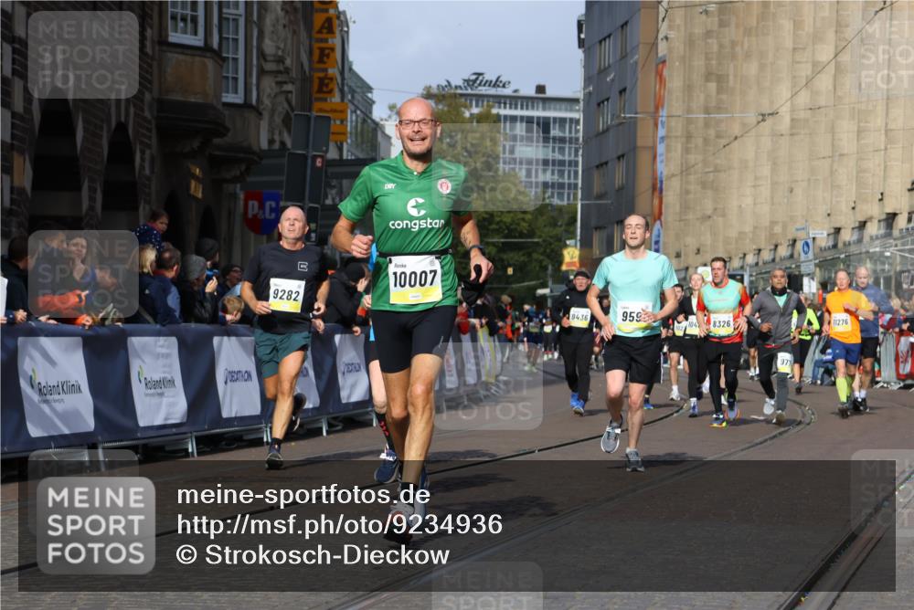 05.10.2025 - 20. swb-Marathon Bremen Strokosch-Dieckow http://msf.ph/oto/9234936 05.10.2025 10:54:43 Ziel 8326, 9282, 9295, 9436, 9591, 9754, 9776, 10007, 10232, 10233, 10487, 10770, 11163, 11276 meine-sportfotos.de
