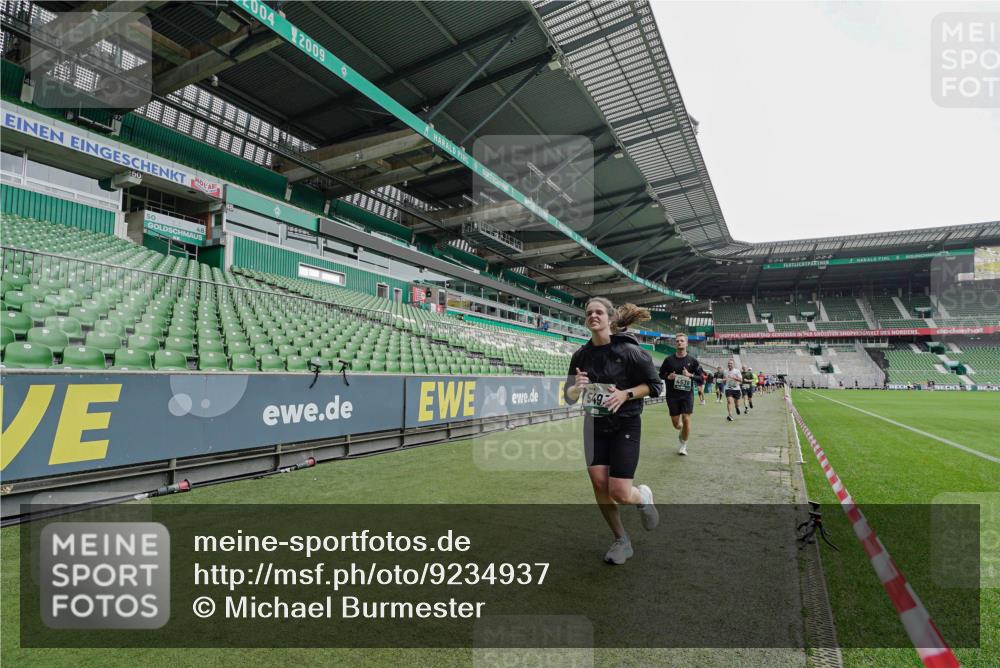 05.10.2025 - 20. swb-Marathon Bremen Michael Burmester http://msf.ph/oto/9234937 05.10.2025 12:59:35 Laufen im Stadion 27, 99, 219, 226, 667, 807, 954, 978, 1043, 1516, 1525, 1548, 1598, 1711, 1843, 1854, 2663, 2782, 2797, 2866, 2941, 2945, 3086, 3087, 3141, 3592, 3747, 3783, 3888, 4220, 4380, 4395, 4486, 4536, 4827, 4909, 4967, 5123, 5493, 5510, 5530, 5584, 5722, 5891, 6030, 6374, 6439, 6624, 6882, 7169, 7185, 7201, 7262, 7295, 7311, 7312, 7398, 7421, 7467, 7511, 7550, 7679, 7906, 7929, 8097, 8214, 8247, 8258, 8355, 8372, 8485, 8699, 8981, 9024, 9072, 10526, 586, 1229 meine-sportfotos.de
