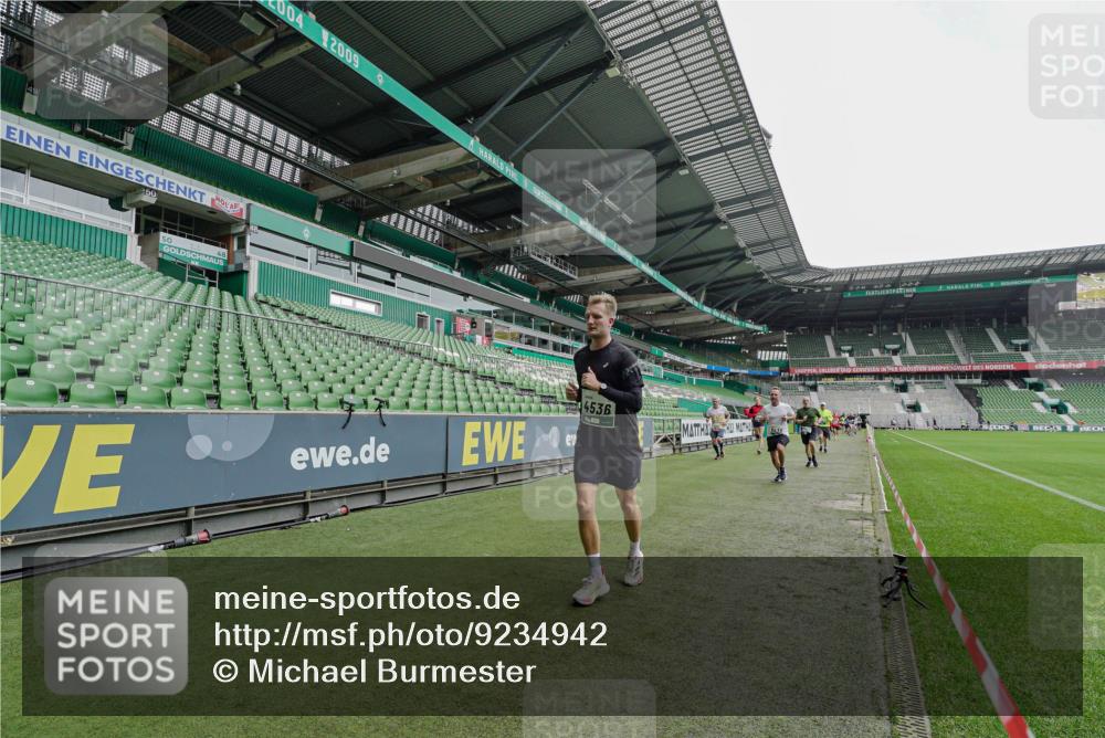 05.10.2025 - 20. swb-Marathon Bremen Michael Burmester http://msf.ph/oto/9234942 05.10.2025 12:59:36 Laufen im Stadion 27, 99, 219, 226, 667, 807, 954, 978, 1043, 1516, 1525, 1548, 1598, 1711, 1843, 1854, 2609, 2663, 2782, 2797, 2866, 2941, 2945, 3086, 3087, 3141, 3169, 3592, 3747, 3783, 3888, 4220, 4380, 4395, 4486, 4536, 4827, 4909, 4967, 5123, 5493, 5510, 5530, 5584, 5891, 6030, 6374, 6439, 6536, 6624, 6882, 7169, 7185, 7201, 7262, 7295, 7307, 7311, 7312, 7398, 7421, 7467, 7511, 7550, 7679, 7906, 7929, 8097, 8214, 8247, 8258, 8355, 8372, 8485, 8699, 8981, 9024, 9072, 10526, 586, 1229 meine-sportfotos.de