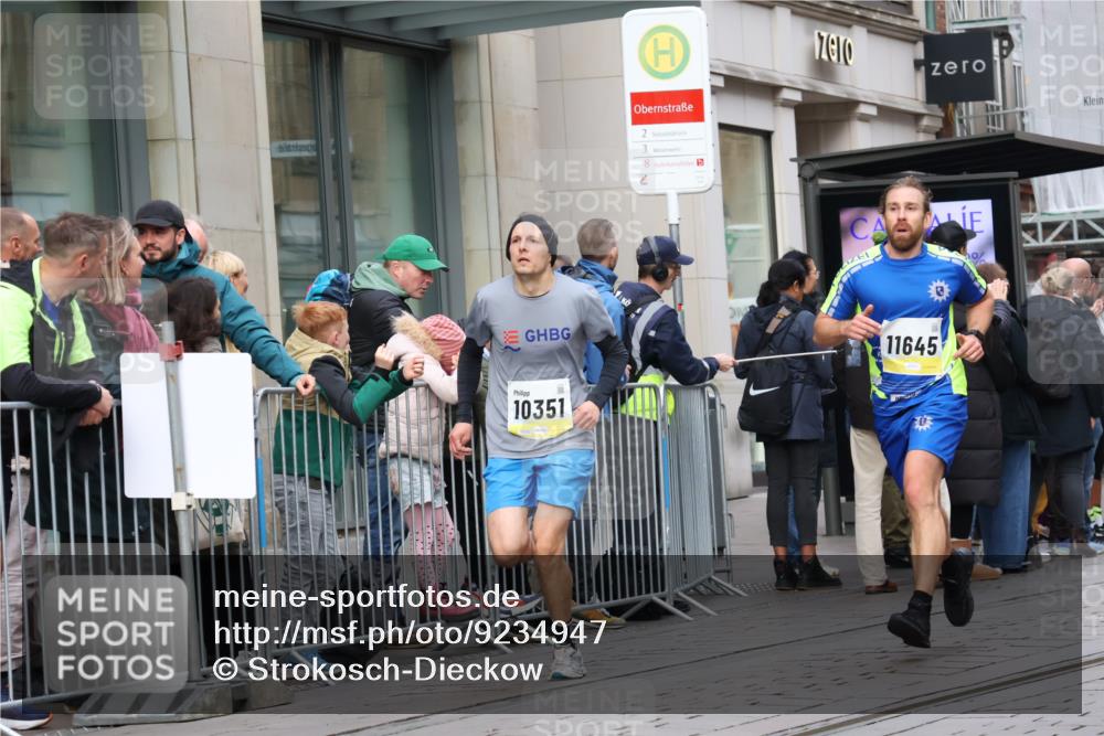 05.10.2025 - 20. swb-Marathon Bremen Strokosch-Dieckow http://msf.ph/oto/9234947 05.10.2025 10:43:55 Ziel 9361, 9614, 9919, 10044, 10348, 10351, 10505, 10649, 10652, 10666, 10780, 10816, 11316, 11503, 11645, 11648, 11659, 9361, 9614, 9919, 10044, 10348, 10351, 10505, 10649, 10652, 10666, 10780, 10816, 11316, 11503, 11645, 11648, 11659 meine-sportfotos.de