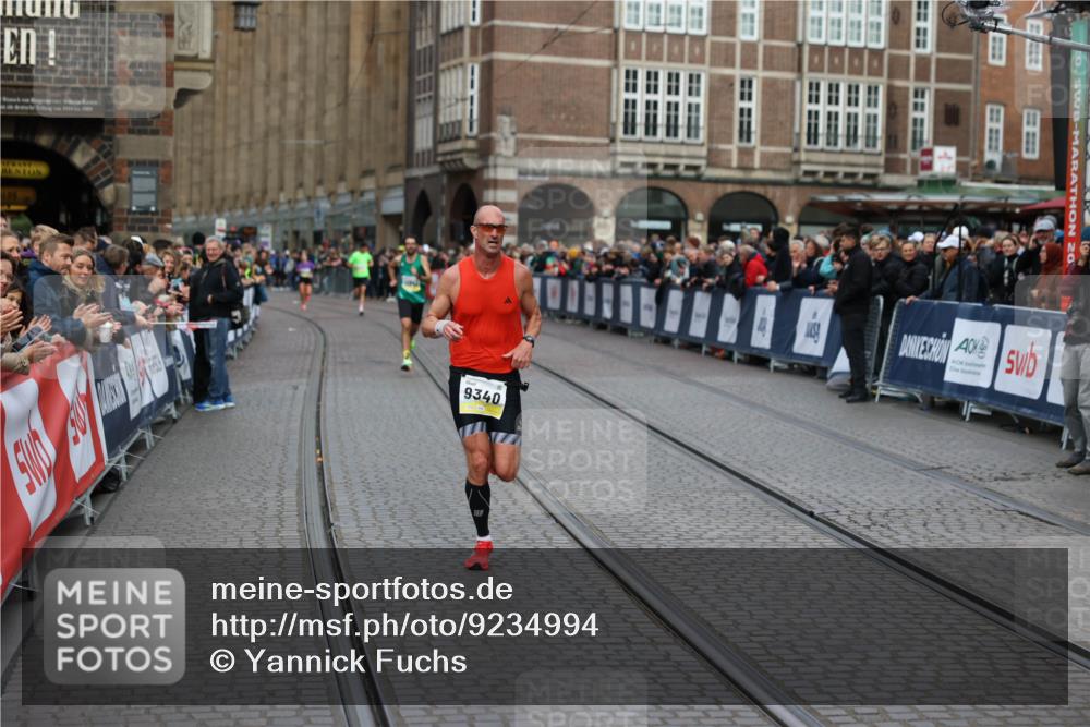 05.10.2025 - 20. swb-Marathon Bremen Yannick Fuchs http://msf.ph/oto/9234994 05.10.2025 10:35:30 Ziel 9336, 9340 meine-sportfotos.de