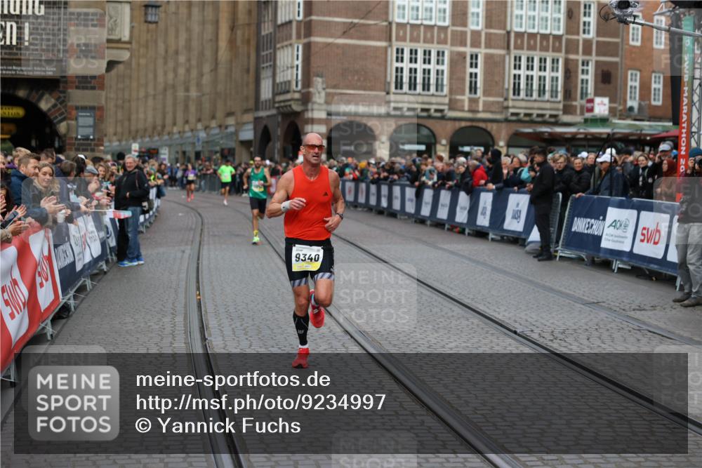 05.10.2025 - 20. swb-Marathon Bremen Yannick Fuchs http://msf.ph/oto/9234997 05.10.2025 10:35:30 Ziel 9336, 9340 meine-sportfotos.de