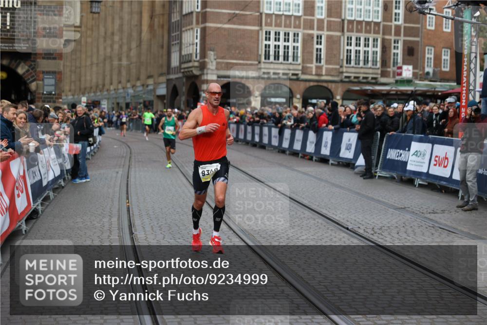 05.10.2025 - 20. swb-Marathon Bremen Yannick Fuchs http://msf.ph/oto/9234999 05.10.2025 10:35:30 Ziel 9336, 9340 meine-sportfotos.de