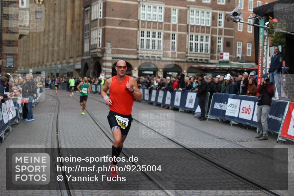 05.10.2025 - 20. swb-Marathon Bremen Yannick Fuchs http://msf.ph/oto/9235004 05.10.2025 10:35:31 Ziel 9336, 9340 meine-sportfotos.de